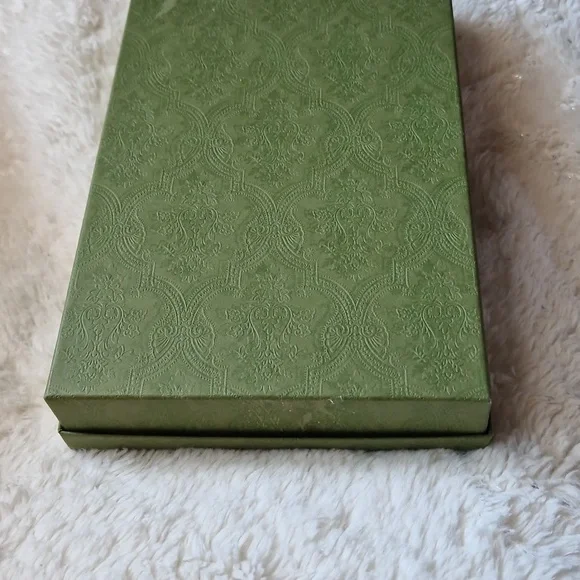 Gucci Olive Green Embossed Gift Box - Picture 4 of 7